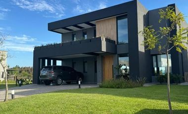 Excelente Casa en Acacias, Puertos del Lago 728m2 de lote.