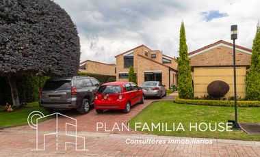 Casa en club house con habitacion ppal en 1er piso