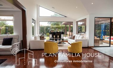 Casa en club house con habitacion ppal en 1er piso