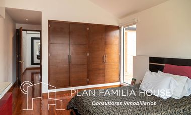 Casa en club house con habitacion ppal en 1er piso