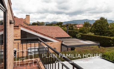 Casa en club house con habitacion ppal en 1er piso