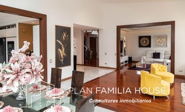 Casa en club house con habitacion ppal en 1er piso