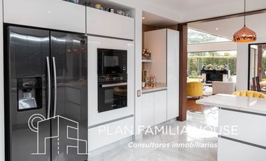 Casa en club house con habitacion ppal en 1er piso