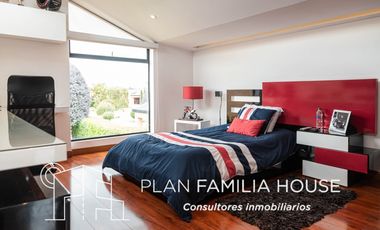 Casa en club house con habitacion ppal en 1er piso