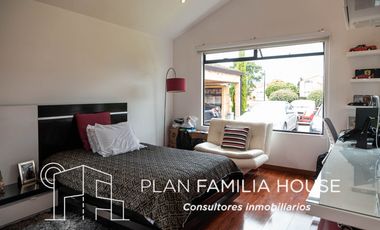 Casa en club house con habitacion ppal en 1er piso