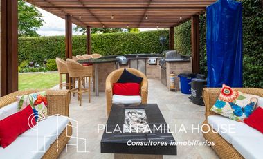 Casa en club house con habitacion ppal en 1er piso