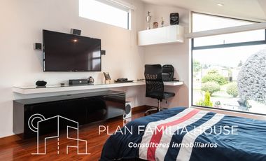 Casa en club house con habitacion ppal en 1er piso