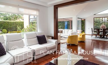 Casa en club house con habitacion ppal en 1er piso