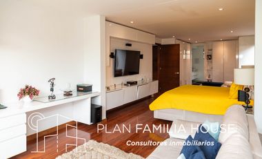 Casa en club house con habitacion ppal en 1er piso