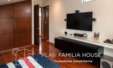 Casa en club house con habitacion ppal en 1er piso