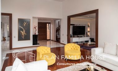 Casa en club house con habitacion ppal en 1er piso