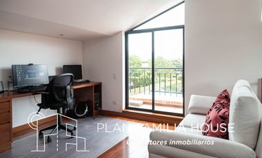 Casa en club house con habitacion ppal en 1er piso