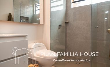 Casa en club house con habitacion ppal en 1er piso