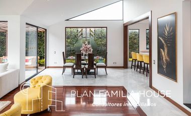 Casa en club house con habitacion ppal en 1er piso