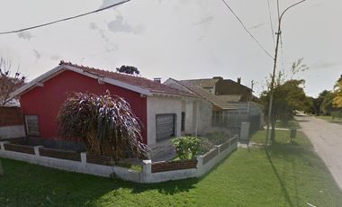 VENDO OPORTUNIDAD CHALET A RECICLAR CON PATIO Y GARAJE EN CAISAMAR