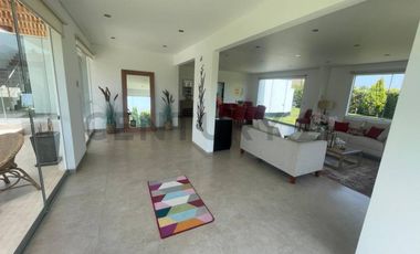 Casa de Playa de Lujo a 15 Minutos de Asia –Piscina, Cancha y Bungalows Privados