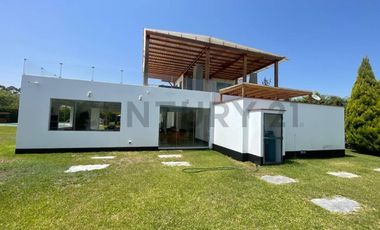 Casa de Playa de Lujo a 15 Minutos de Asia –Piscina, Cancha y Bungalows Privados