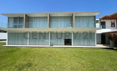 Casa de Playa de Lujo a 15 Minutos de Asia –Piscina, Cancha y Bungalows Privados