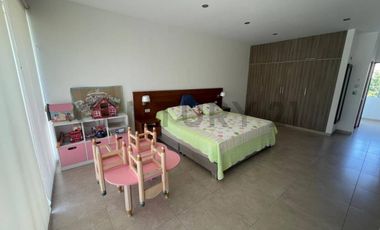 Casa de Playa de Lujo a 15 Minutos de Asia –Piscina, Cancha y Bungalows Privados