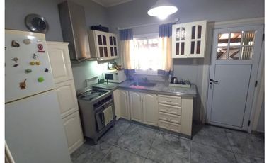 ¡Casa PH Temperley con cochera y parrilla listo para mudarse!