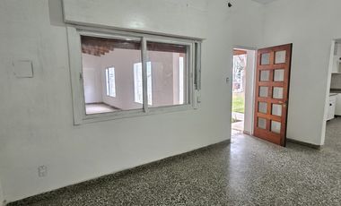 Neuquen Centenario Casa/Oficina  Zona Primera rotonda de ingreso a la ciudad, a metros de Farmacia Global sobre ruta 7