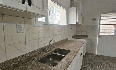 Neuquen Centenario Casa/Oficina  Zona Primera rotonda de ingreso a la ciudad, a metros de Farmacia Global sobre ruta 7