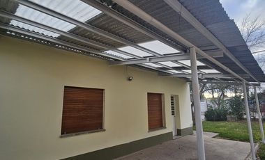 Neuquen Centenario Casa/Oficina  Zona Primera rotonda de ingreso a la ciudad, a metros de Farmacia Global sobre ruta 7