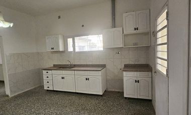Neuquen Centenario Casa/Oficina  Zona Primera rotonda de ingreso a la ciudad, a metros de Farmacia Global sobre ruta 7