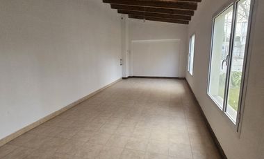 Neuquen Centenario Casa/Oficina  Zona Primera rotonda de ingreso a la ciudad, a metros de Farmacia Global sobre ruta 7