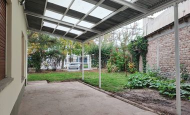 Neuquen Centenario Casa/Oficina  Zona Primera rotonda de ingreso a la ciudad, a metros de Farmacia Global sobre ruta 7