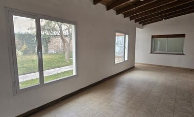 Neuquen Centenario Casa/Oficina  Zona Primera rotonda de ingreso a la ciudad, a metros de Farmacia Global sobre ruta 7