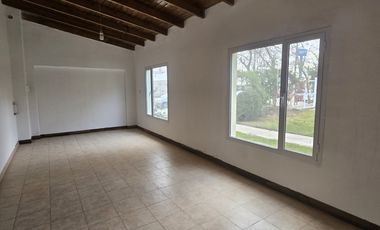Neuquen Centenario Casa/Oficina  Zona Primera rotonda de ingreso a la ciudad, a metros de Farmacia Global sobre ruta 7