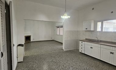Neuquen Centenario Casa/Oficina  Zona Primera rotonda de ingreso a la ciudad, a metros de Farmacia Global sobre ruta 7