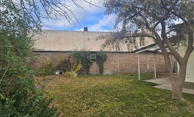 Neuquen Centenario Casa/Oficina  Zona Primera rotonda de ingreso a la ciudad, a metros de Farmacia Global sobre ruta 7