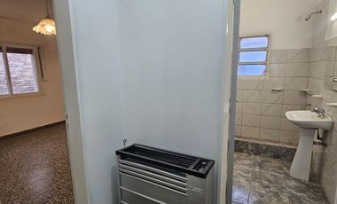Neuquen Centenario Casa/Oficina  Zona Primera rotonda de ingreso a la ciudad, a metros de Farmacia Global sobre ruta 7