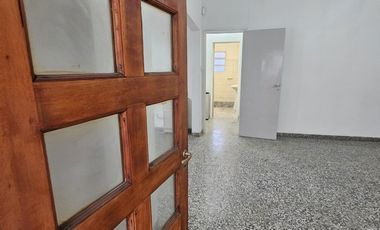 Neuquen Centenario Casa/Oficina  Zona Primera rotonda de ingreso a la ciudad, a metros de Farmacia Global sobre ruta 7