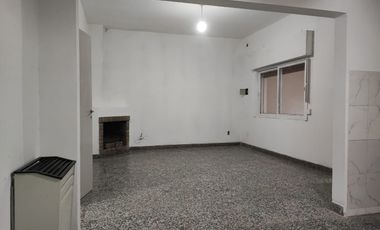 Neuquen Centenario Casa/Oficina  Zona Primera rotonda de ingreso a la ciudad, a metros de Farmacia Global sobre ruta 7