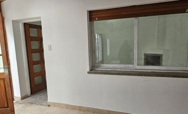 Neuquen Centenario Casa/Oficina  Zona Primera rotonda de ingreso a la ciudad, a metros de Farmacia Global sobre ruta 7