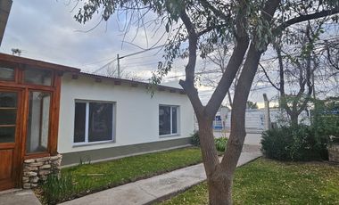 Neuquen Centenario Casa/Oficina  Zona Primera rotonda de ingreso a la ciudad, a metros de Farmacia Global sobre ruta 7