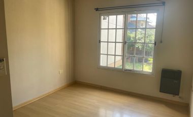 Triplex de 4 amb, con cochera y patio