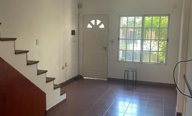 Triplex de 4 amb, con cochera y patio
