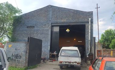 Venta Amplio Galpón. Apto transito pesado