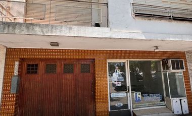 CASA EN VENTA EN PEHUAJÓ CON LOCAL  ZONA CENTRICA