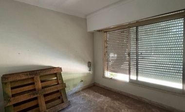 CASA EN VENTA EN PEHUAJÓ CON LOCAL  ZONA CENTRICA