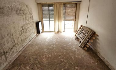 CASA EN VENTA EN PEHUAJÓ CON LOCAL  ZONA CENTRICA