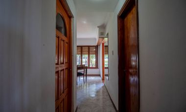 Casa 4 ambientes con parque y quincho