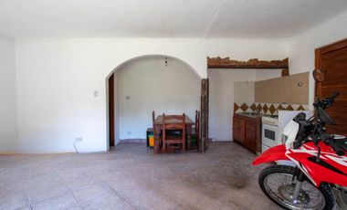 Casa 4 ambientes con parque y quincho