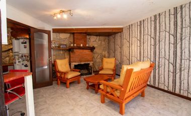 Casa 4 ambientes con parque y quincho