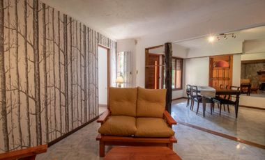 Casa 4 ambientes con parque y quincho