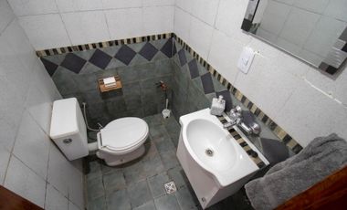Casa 4 ambientes con parque y quincho